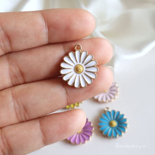 White Daisy Charm