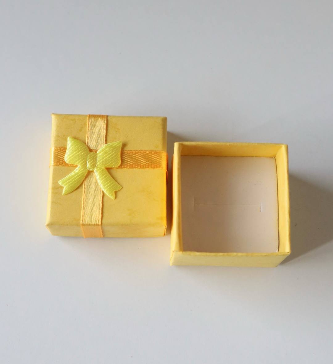 Ring Gift Box With Ribbon Bow | Size: 4X4X3cm