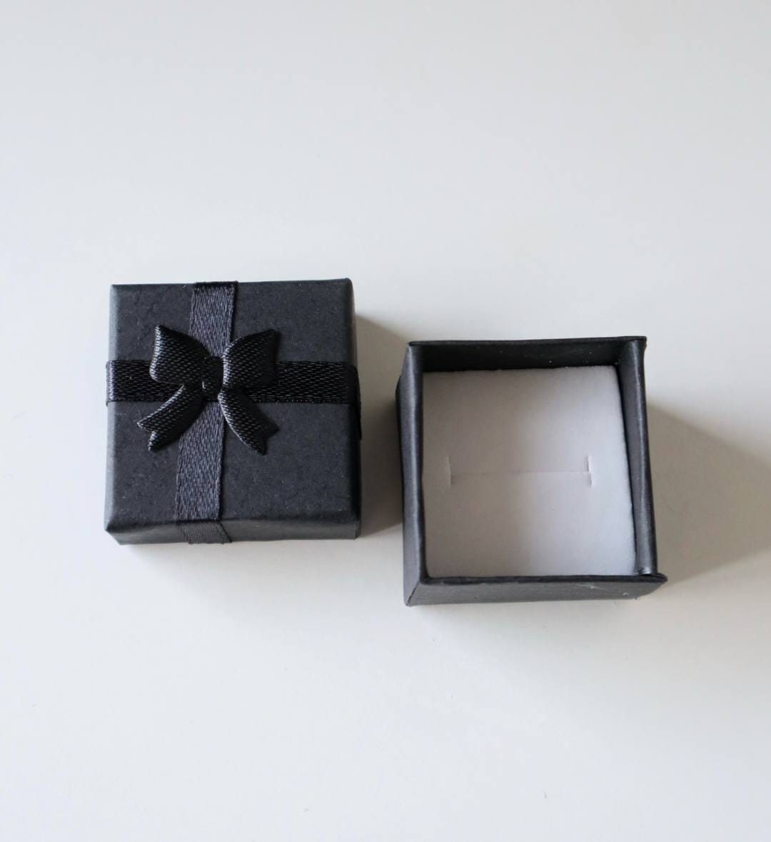 Ring Gift Box With Ribbon Bow | Size: 4X4X3cm